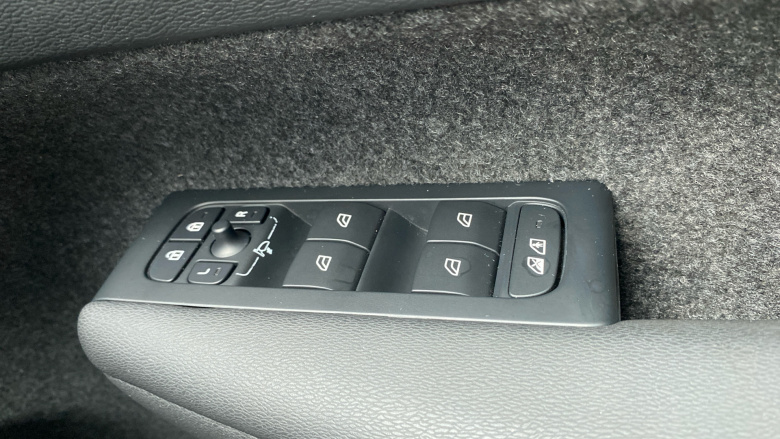 Volvo XC40 2.0 B3P Plus Dark 5dr Auto Petrol Estate